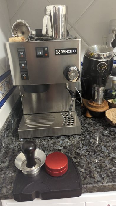 Máquina de café Rancilio Silvia + moinho Niche zero