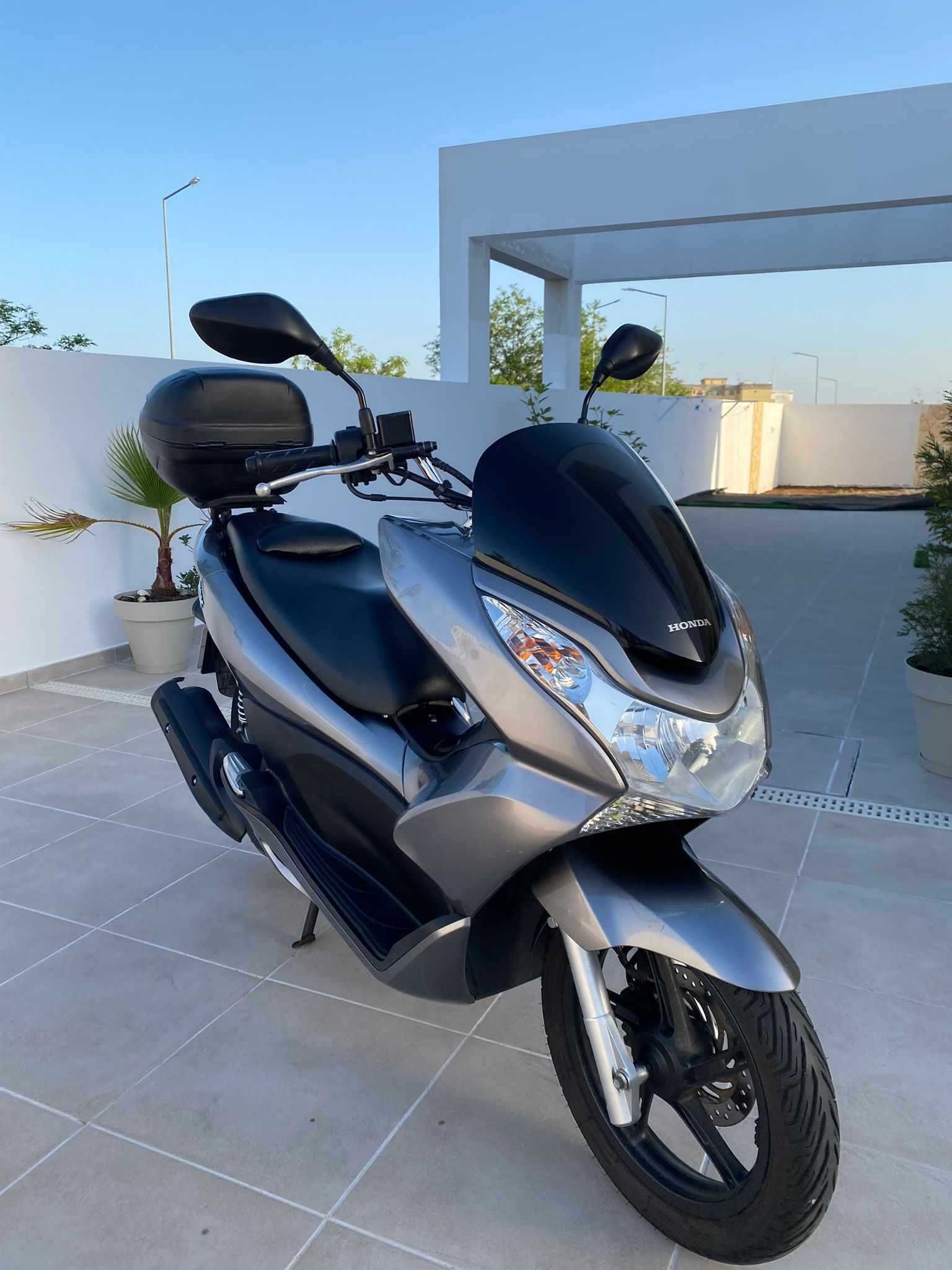 Honda PCX 125 impecável com apenas 12575 kms