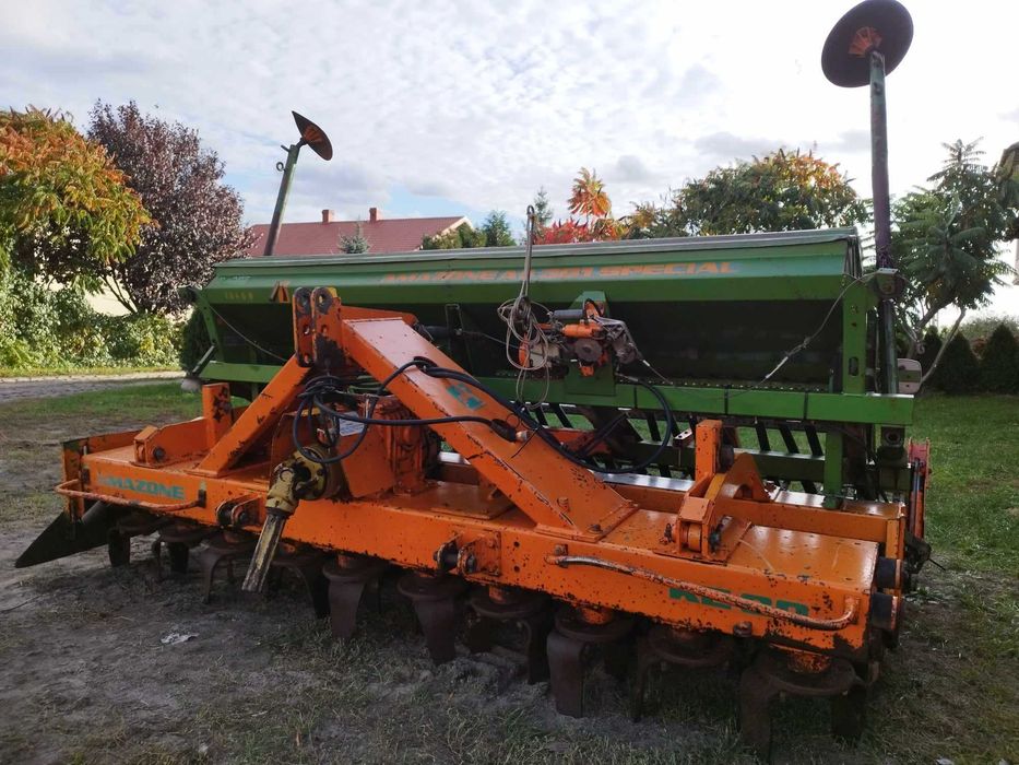 Siewnik Amazone AD 301 special 3 m z broną aktywną sprowadzony agregat