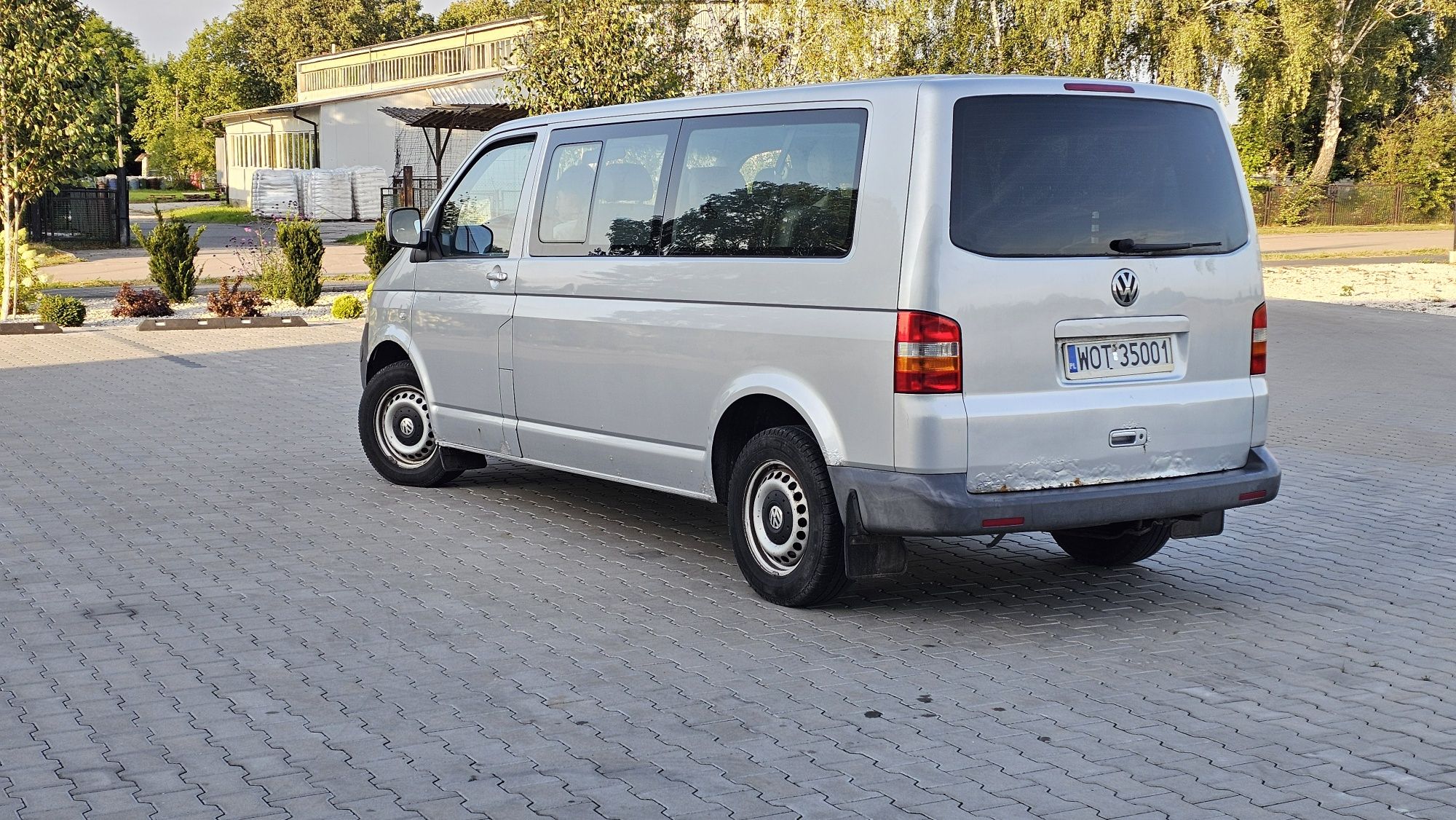 Sprzedam VW caravelle 2007 rok 2.5 130 km 9 osobowe
Samochód ma podnie