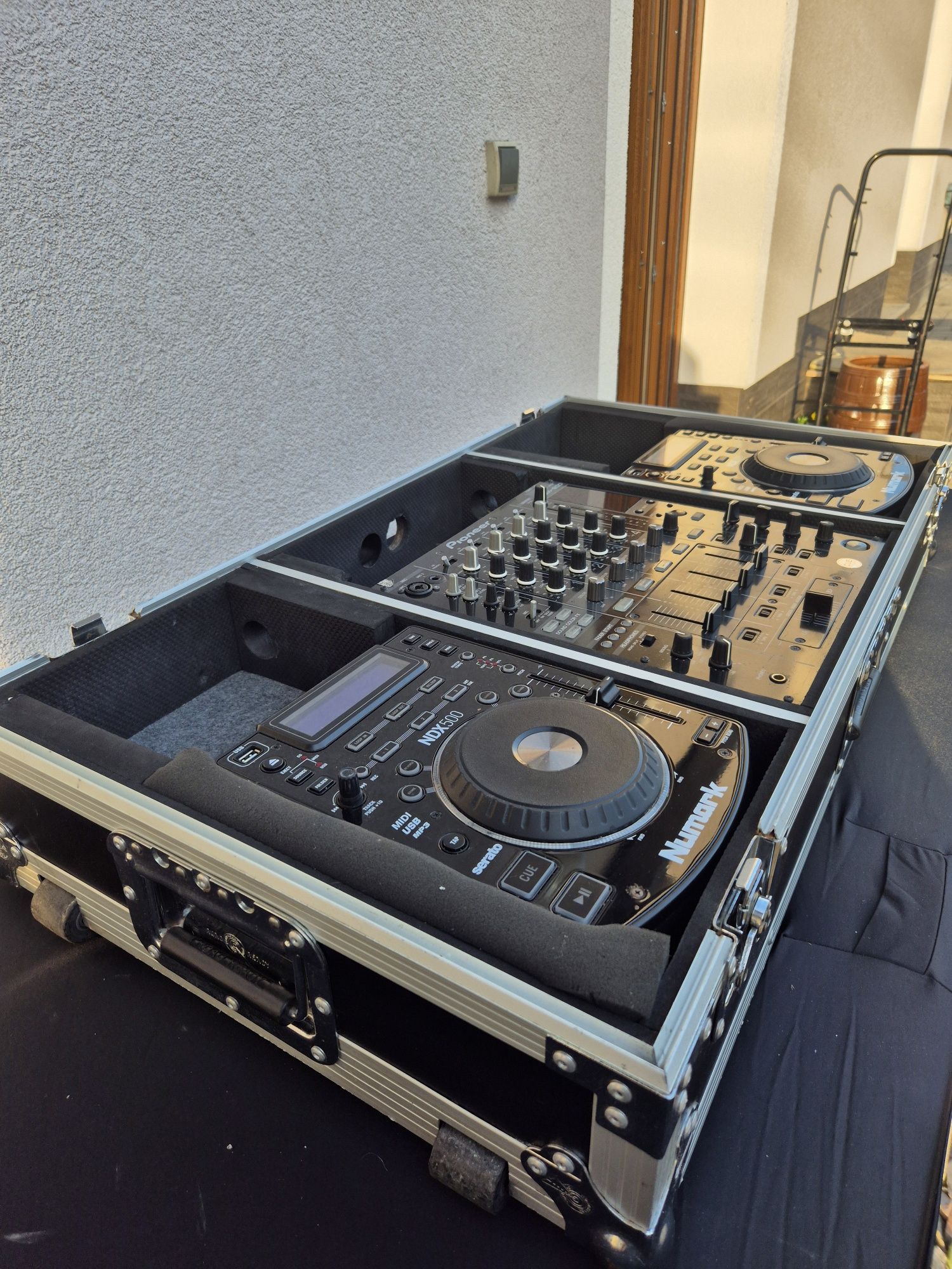 Pioneer DJM 800/Numark NDX 500 +Case