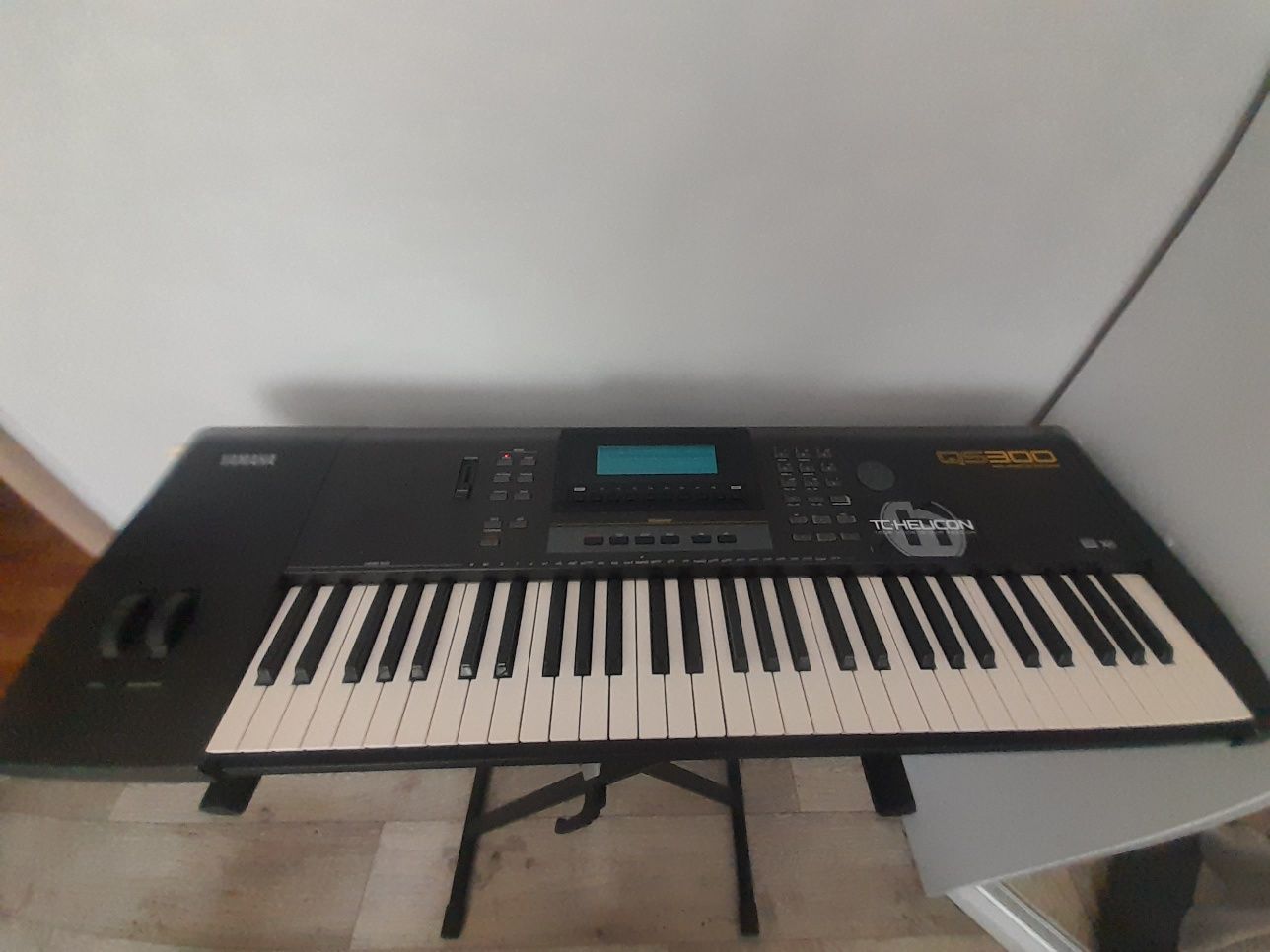 YAMAHA QS-300 workstation