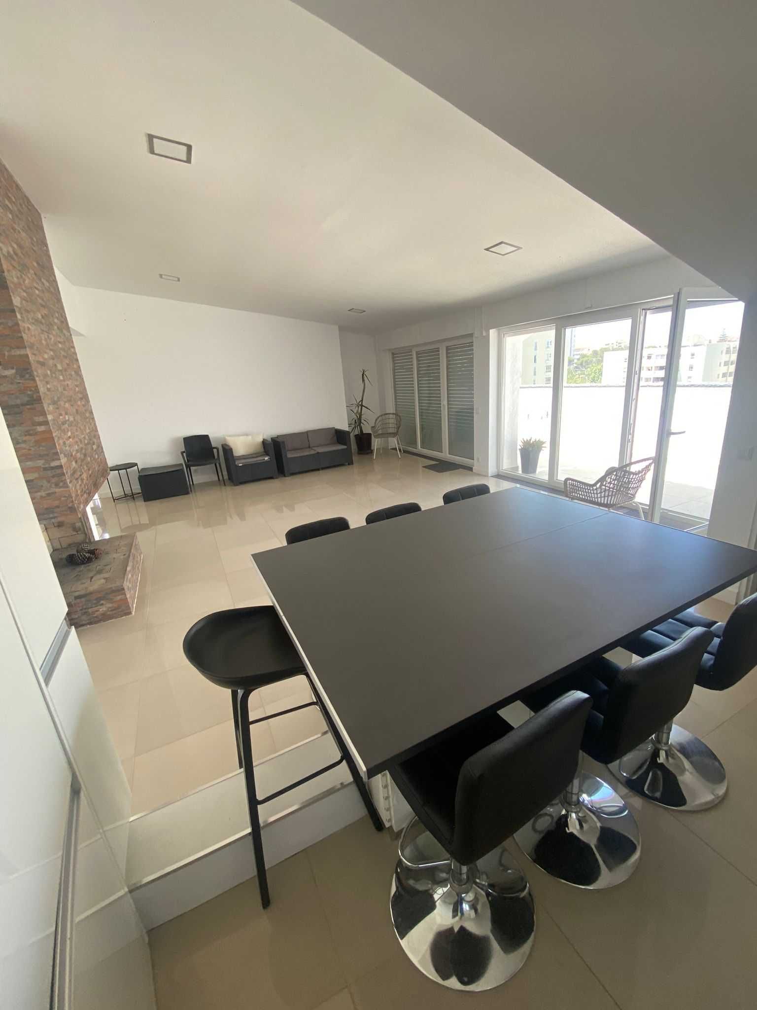 Penthouse Exclusiva em Cascais – Último Andar com Terraços Privados