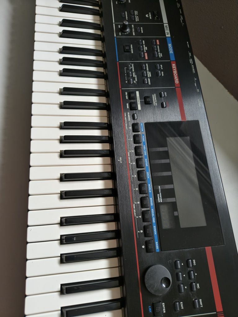 Roland Juno Stage syntezator