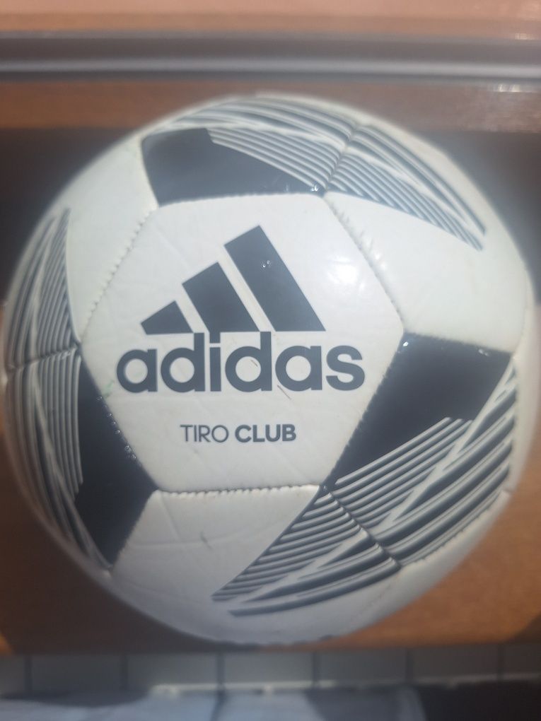 Piłka nożna adidas