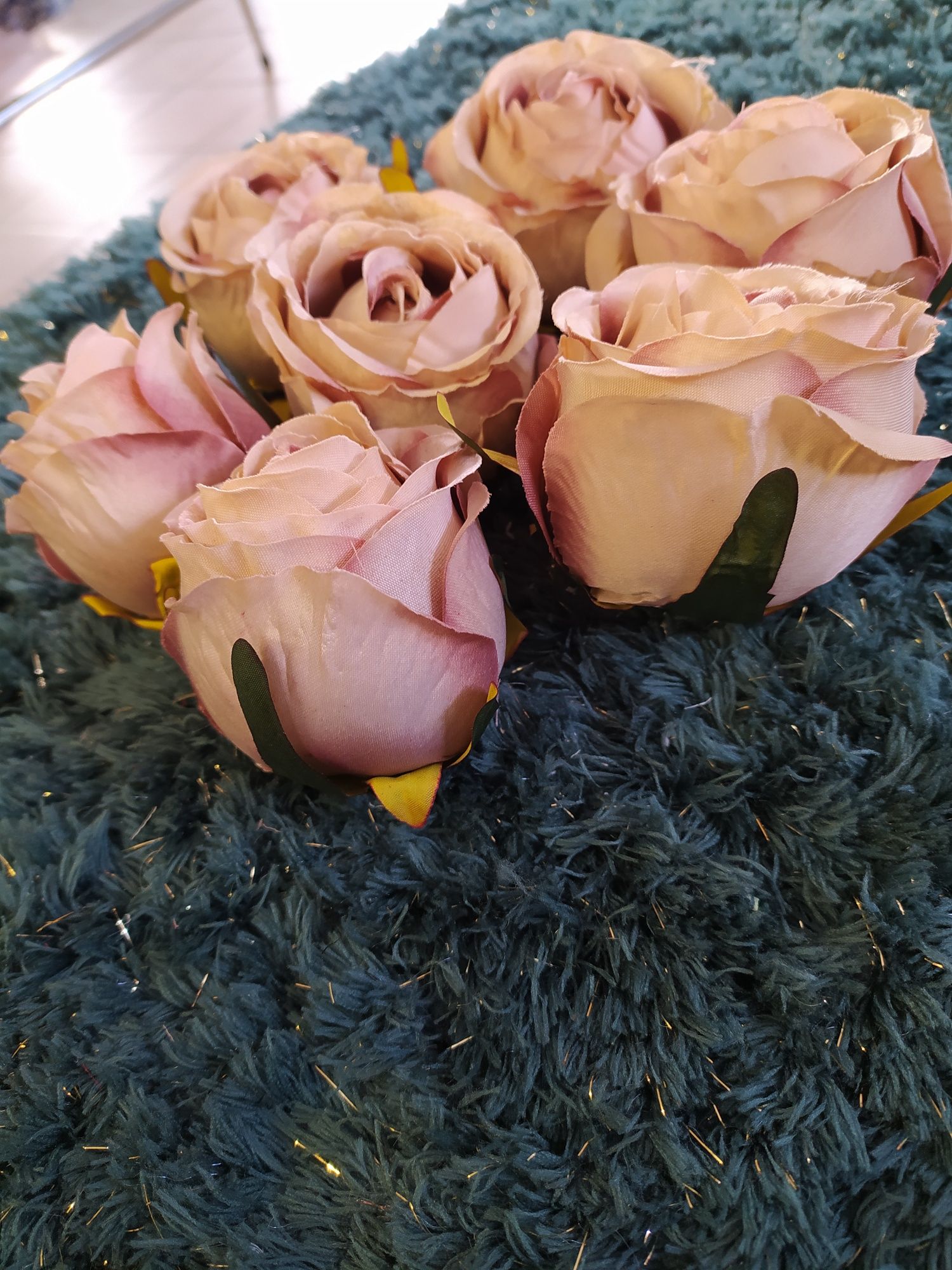 7 sztucznych kwiatków- róż