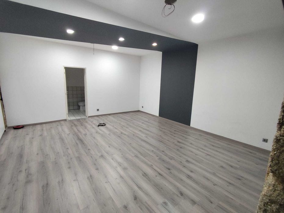 "Loja 22" - Espaço Comercial para Arrendar em Murça.