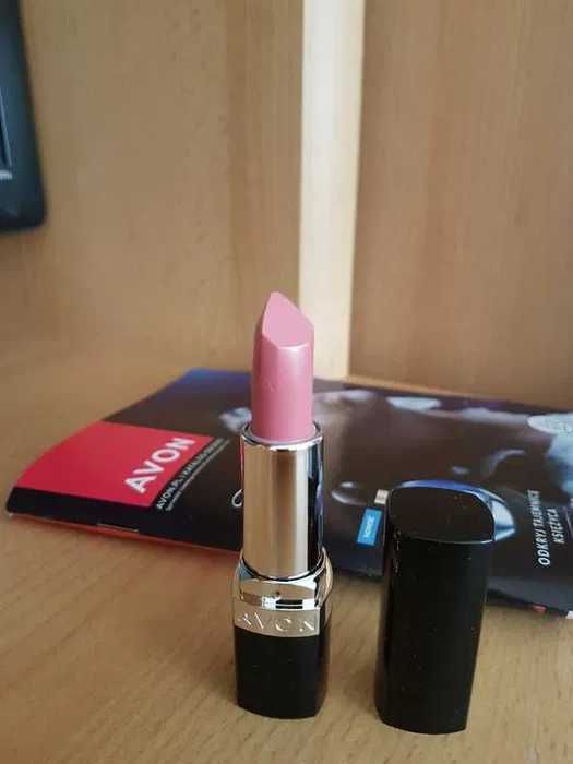 Szminka w pięknym kolorze Carnation ultrakremowa Avon nowa.