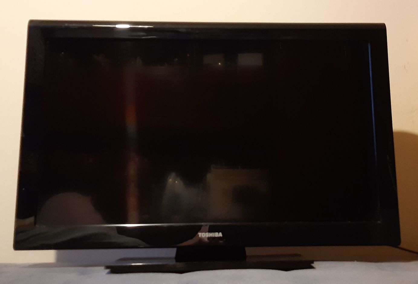 Toshiba Telewizor 32 cale model 32LV933G + pilot