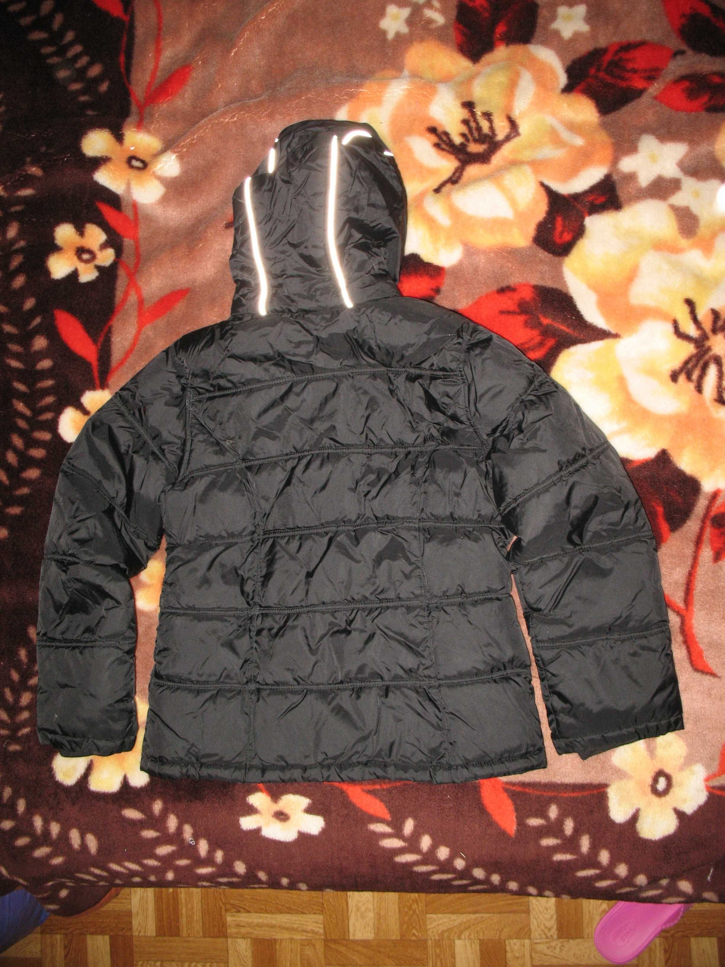 куртка чорна зимова 9-10 років