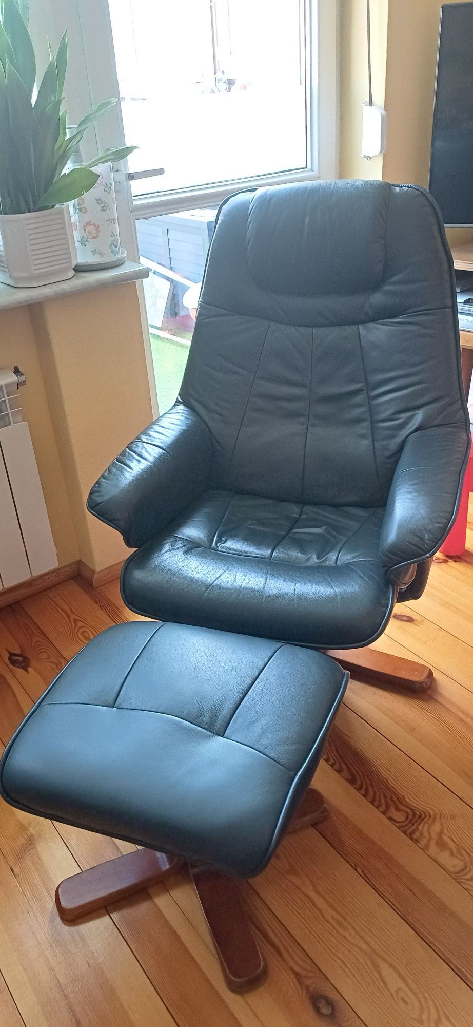 Fotel obrotowy relax z podnóżkiem