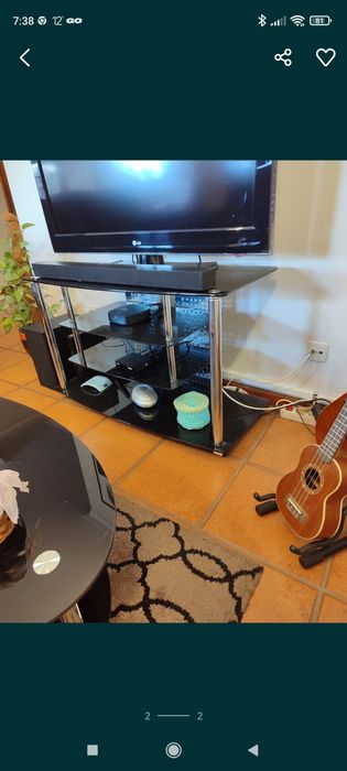Móvel de TV em vidro preto