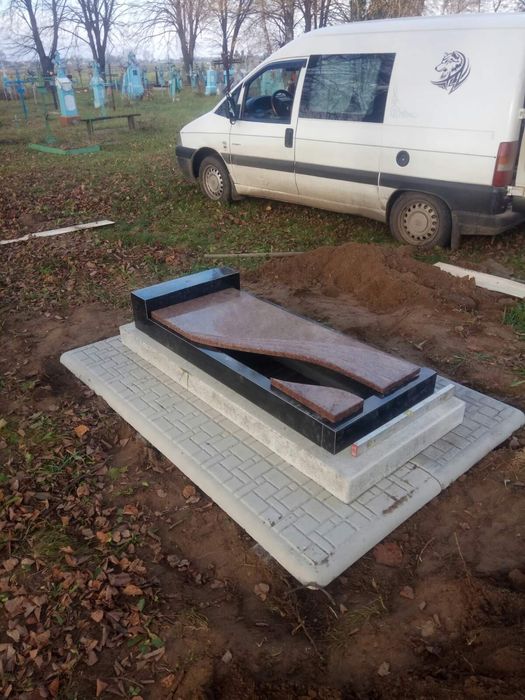 Готові фундаменти під пам'ятники,протипросадочні плити, перемички