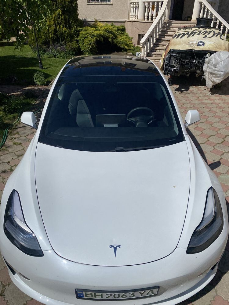 Tesla Model 3 400км