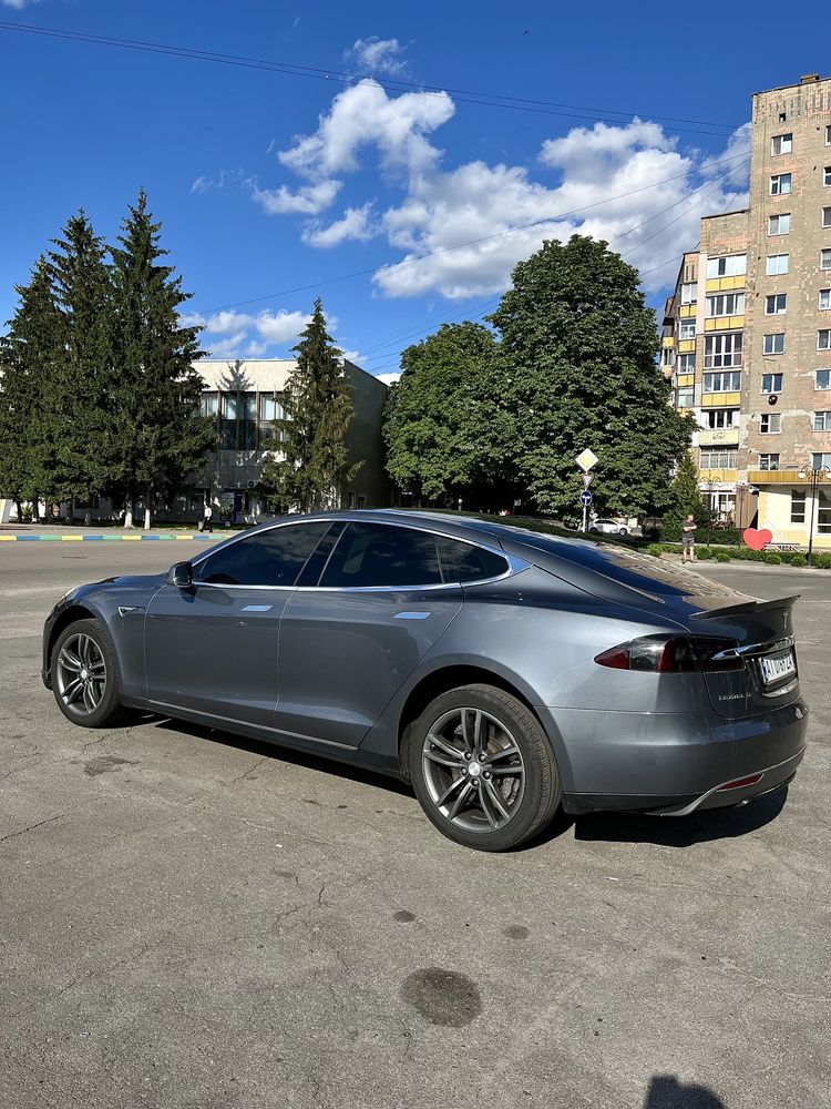 Tesla model s 2013