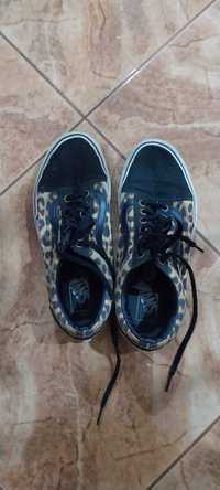 Sapatilhas Vans com padrão leopardo