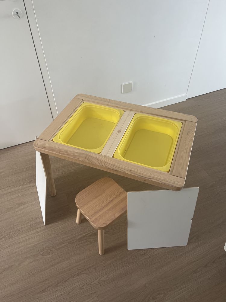 Mesa para crianças + 1 banco