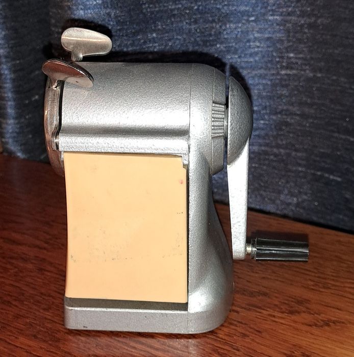 Точилка для карандашей металлическая