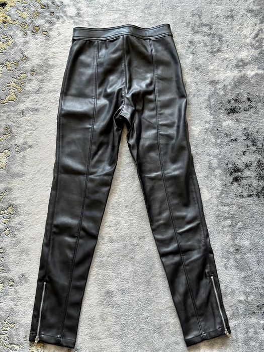 Czarne spodnie ze skóry H&M