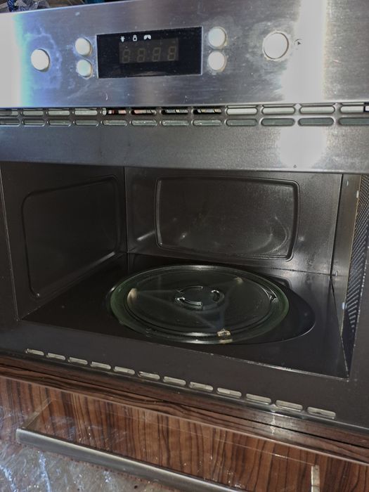 Mikrofalówka pod zabudowę Whirlpool