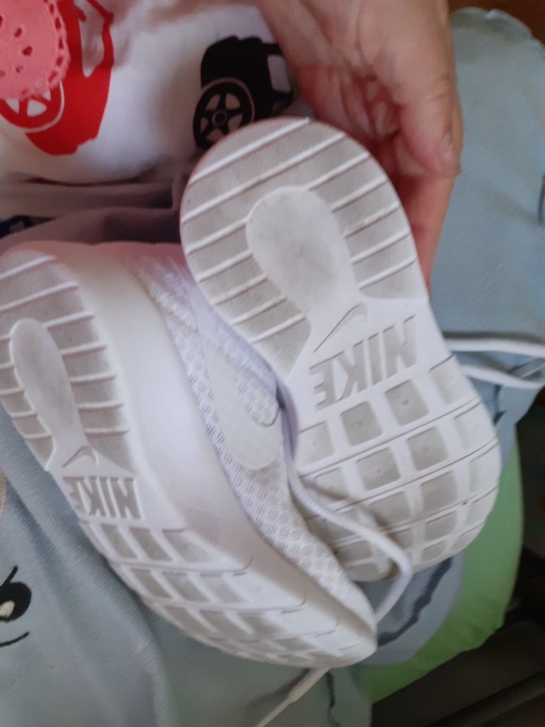 Adidasy Nike r.33