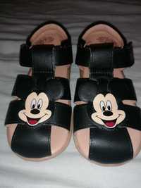 Sandálias do Mickey