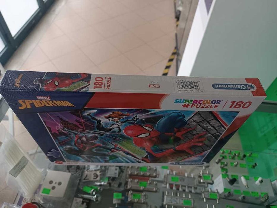 Puzzle Clementoni Spider-Man Trio in Action  48,5x33,5cm 180 peças
