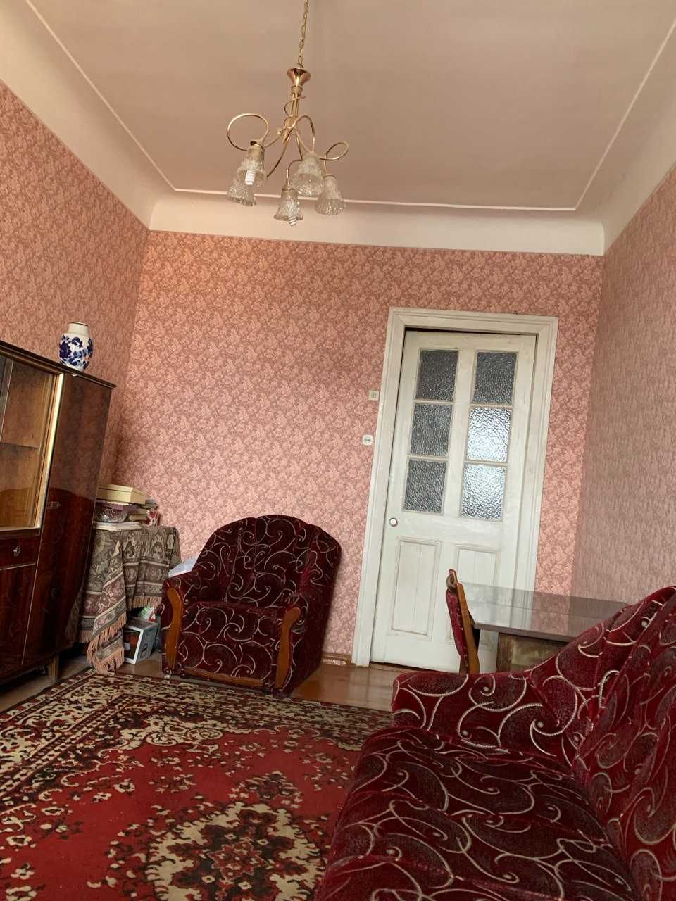 продам 2-х комнатную квартиру, центр, сталинка