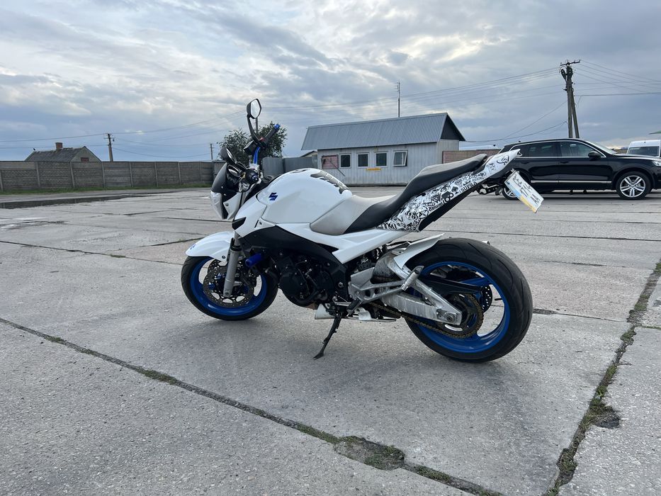 Suzuki GSR 600 2008 рік