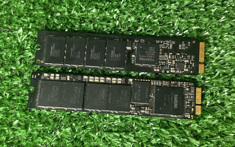 SSD для MacBook (Apple PCIe) – 64GB Toshiba та 256GB Samsung