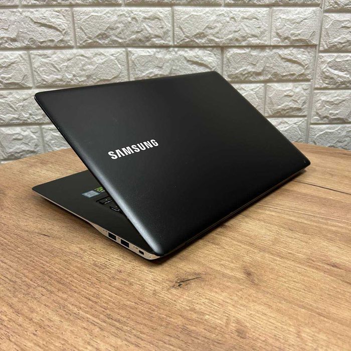 Samsung NP940Z5L-X03US 4K IPS Touch i7-6700HQ 16GB 256GB SSD GTX 950M