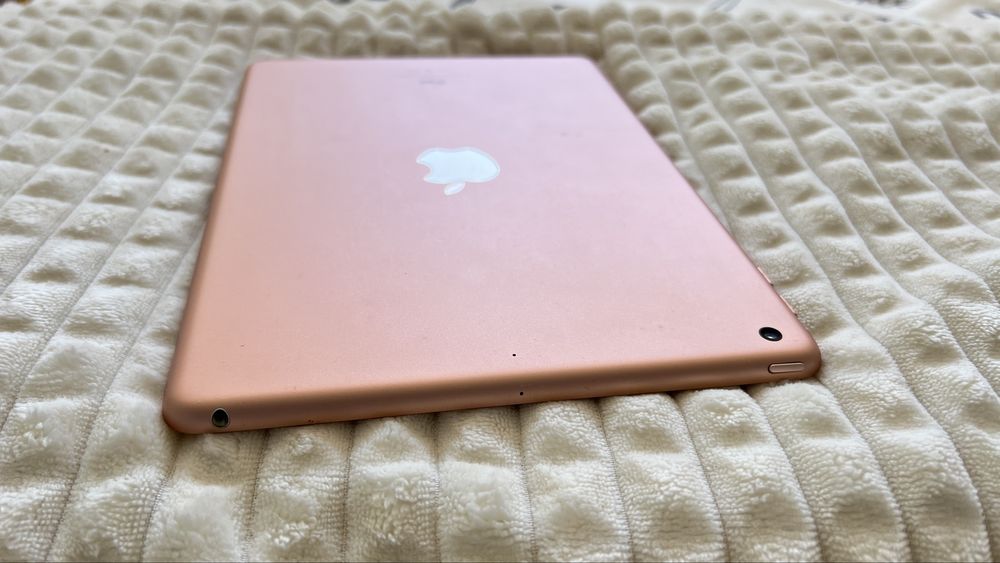 iPad 6ª Geração Rose Gold (9,7 polegadas) (com caixa)