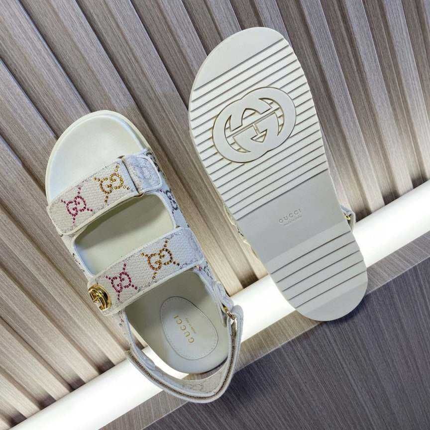 Sandálias Gucci novas