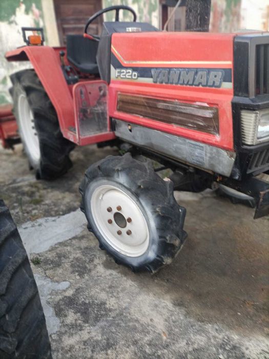 Vendo quatro tratores perfeitamente funcionais para desocupar