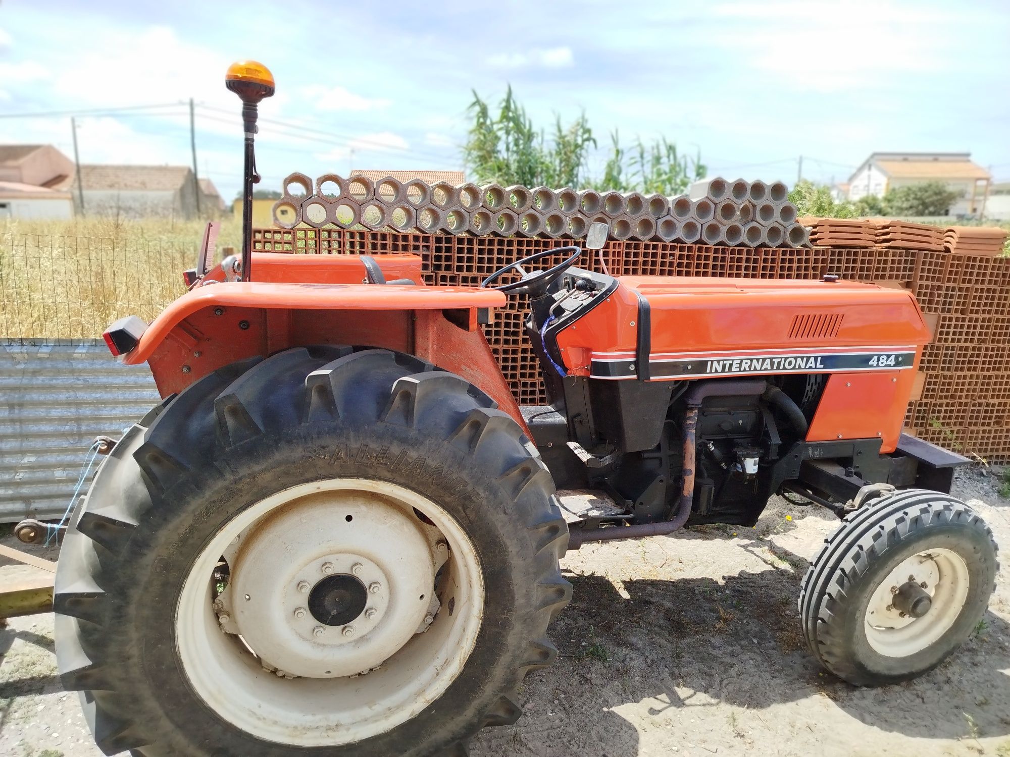 Trator internacional 484