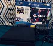 PlayStation 4 Slim 500 GB + 2 pady