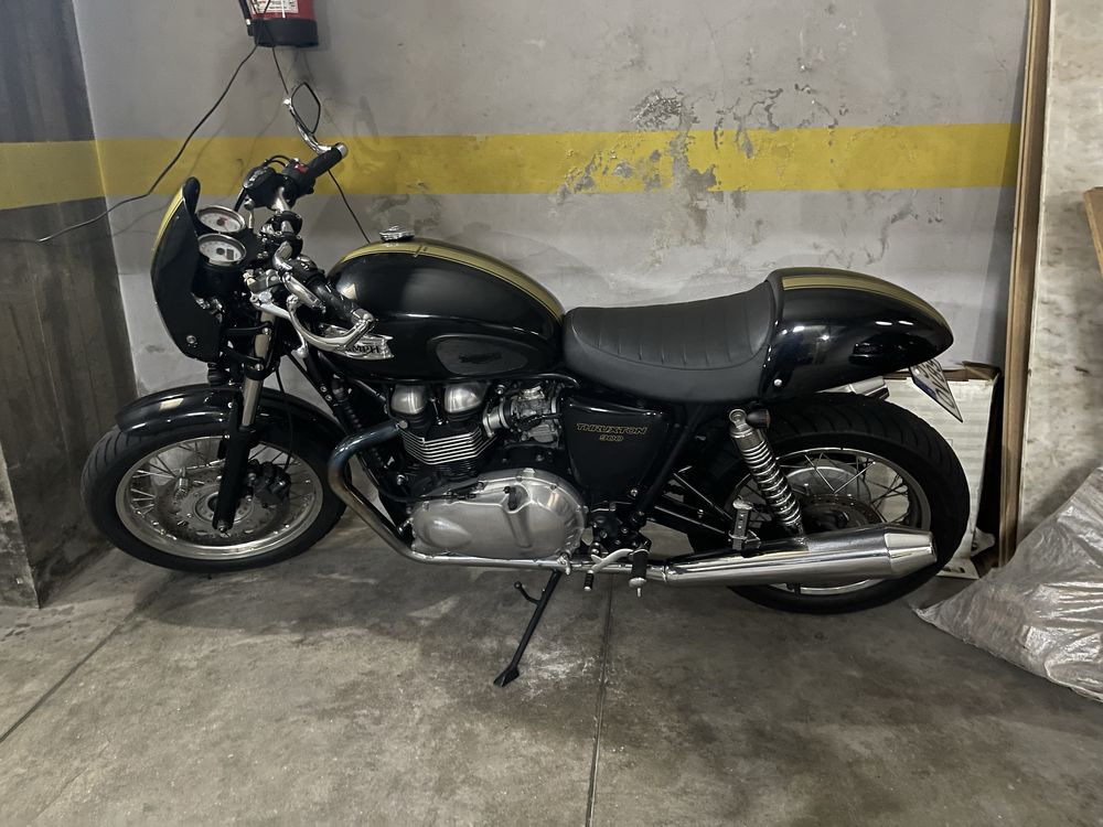 Triumph Thruxton 900
