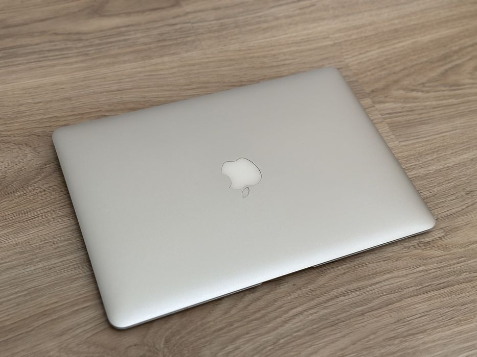 ** MacBook Air A1466/i7/128GB SSD/8GB RAM/2x1.7GHz **