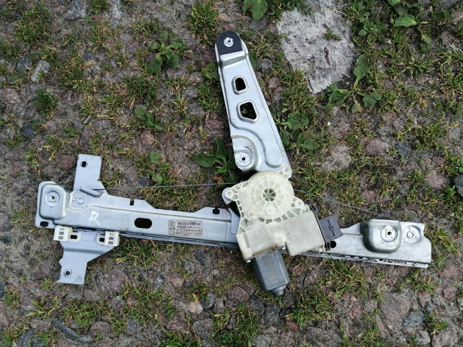 Стіклопідйомник правий Peugeot 3008 2010р.