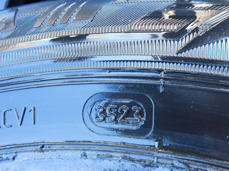 Opony zimowe 225/65 R16C komplet 2 szt SNOWGARD ROSAVA 23r JAK NOWE