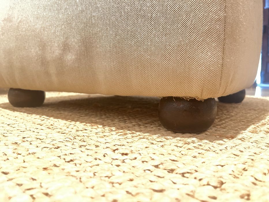 Pufe vintage de pés redondos