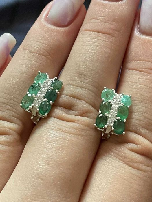 Серебряные серьги с натуральным  изумрудом