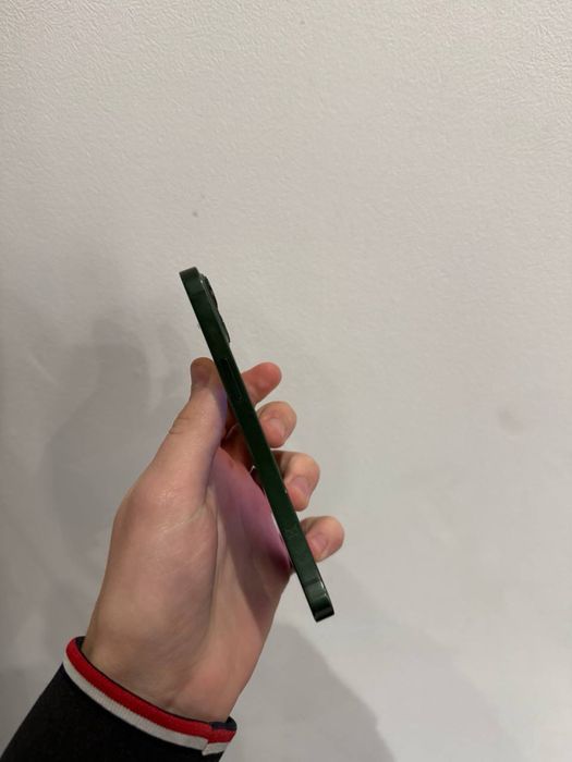 iPhone 13 green
