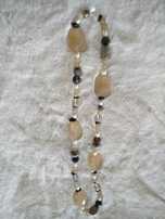 Colar artesanal comprido pedras