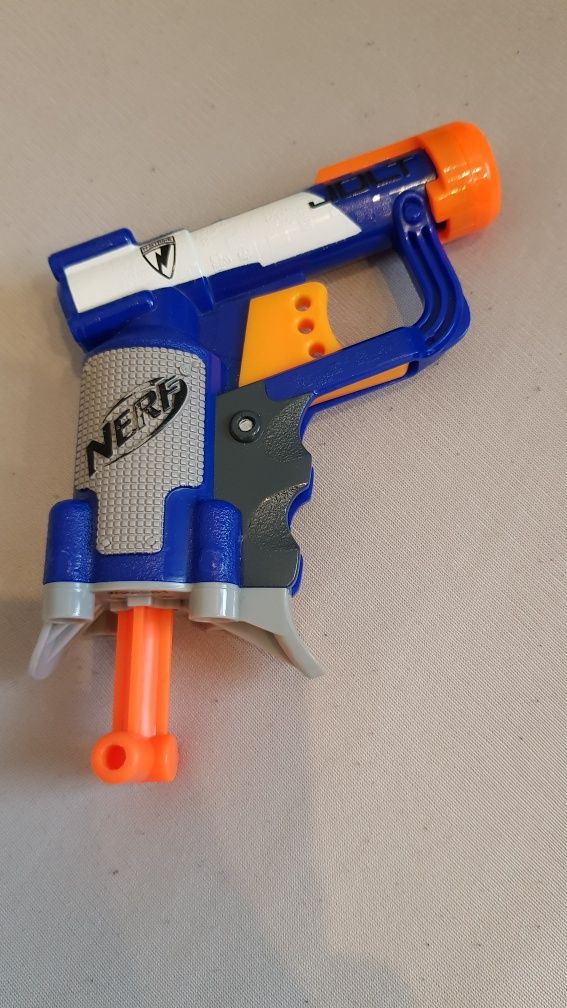 NERF pistolet  9 elementów + lotki