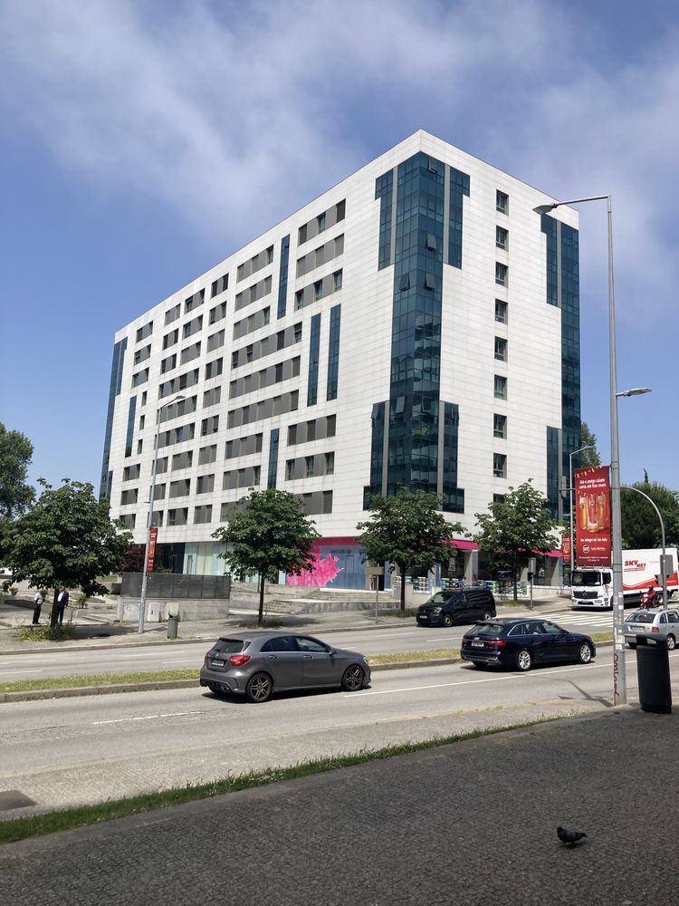 Loja para arrendar / Edifício Boss - Bessa