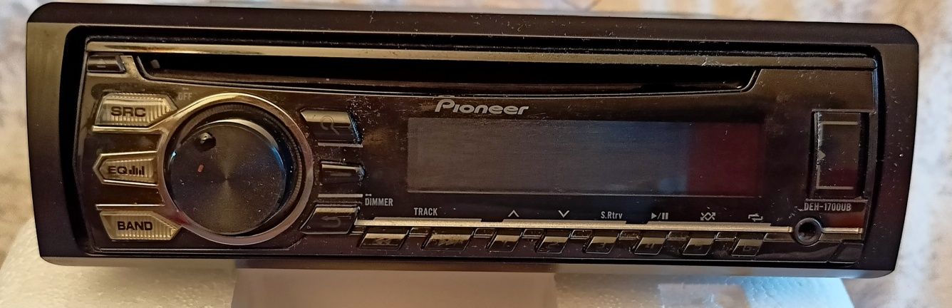 Radioodtwarzacz samochodowy PIONEER DEH1700UB