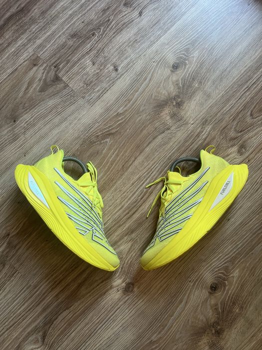 Оригінальні професійні бігові кроссівки New Balnace 40,5 розмір