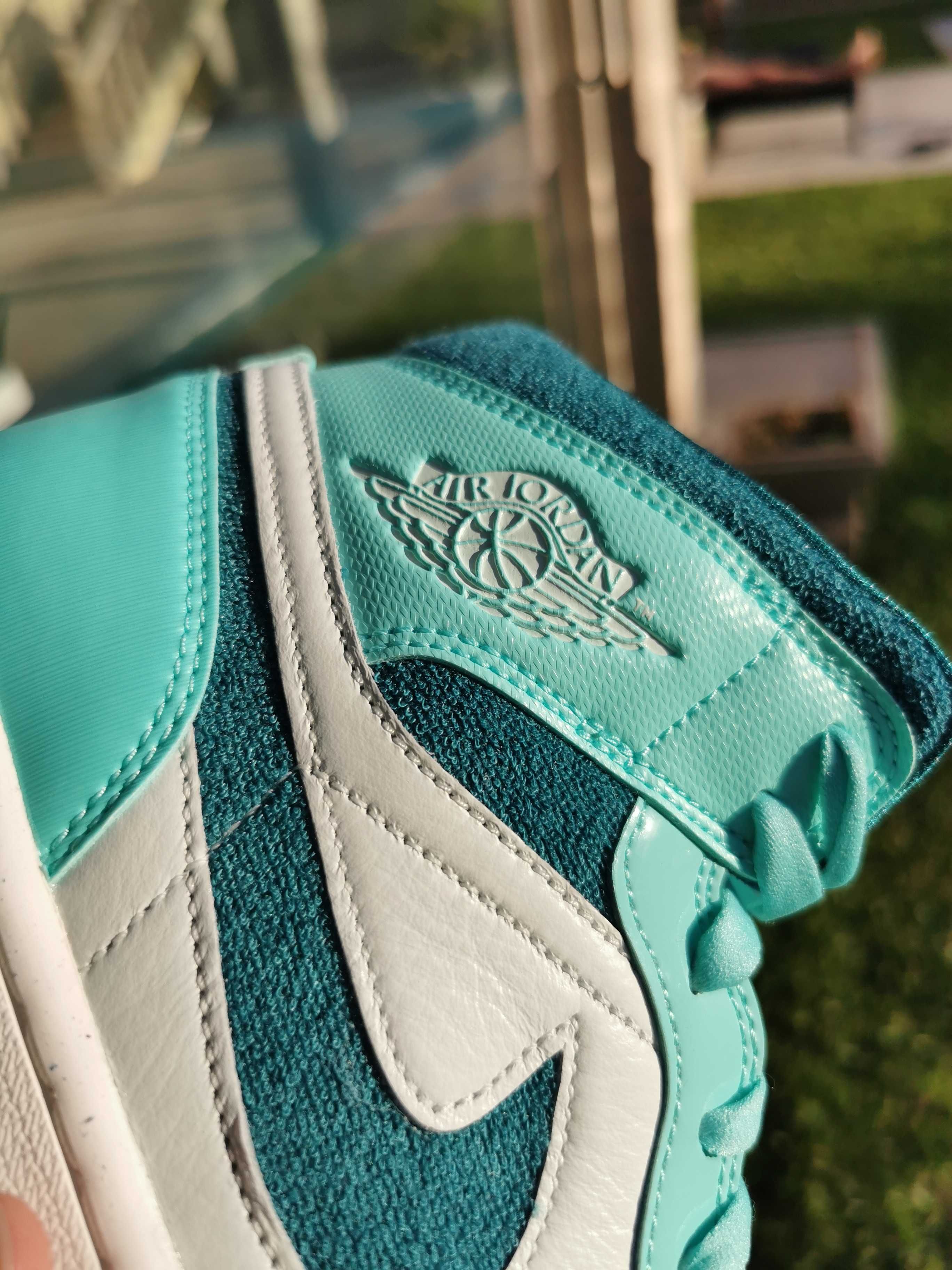 Nike Air Jordan 1 Mid Bleached Turquoise