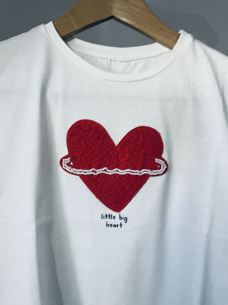 Roupa criança com um coração